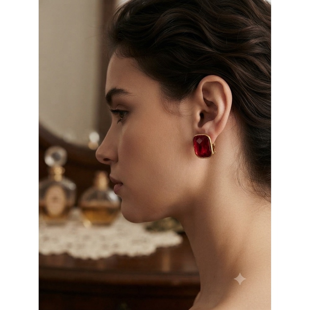Vintage Gold Tone Red Cushion Cut Stone Clip On Statement‎ Earrings Studs